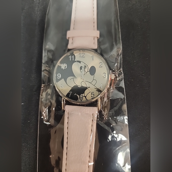 Fashionable Mickey Mouse Watch Color White Band Fits Sizes 17-23cm Wrist - Picture 1 of 3